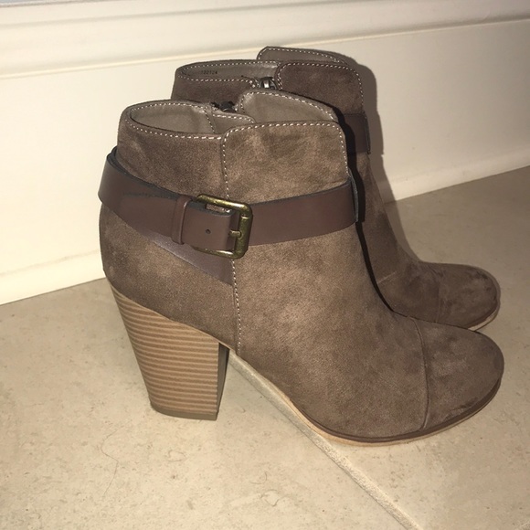 LIMELIGHT Booties - Picture 2 of 2